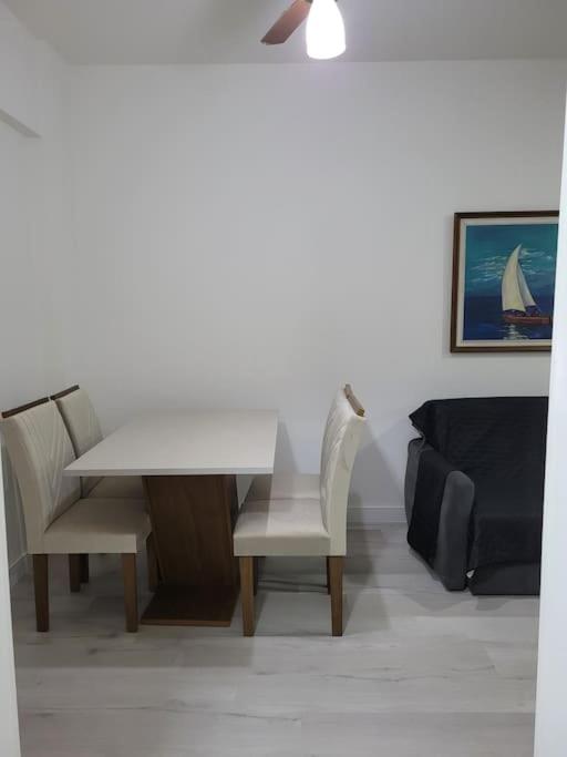 Flat recém-reformado e bem localizado
