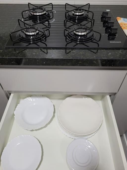 Flat recém-reformado e bem localizado