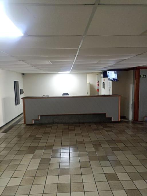 Flat recém-reformado e bem localizado