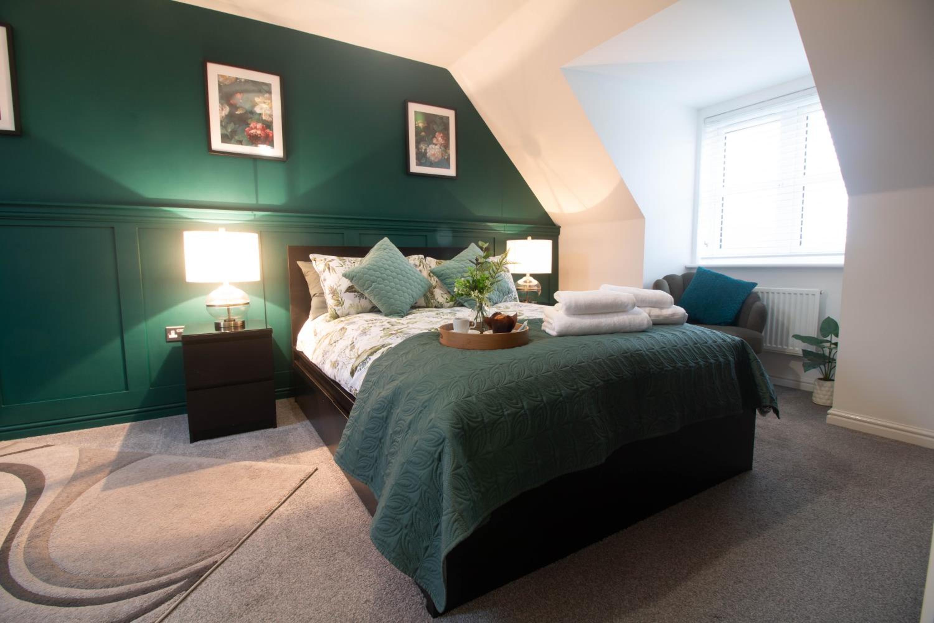 Cosy 4 Bedroom Town House with Mountain views, Private garden and ease of access into Abergavenny view 2