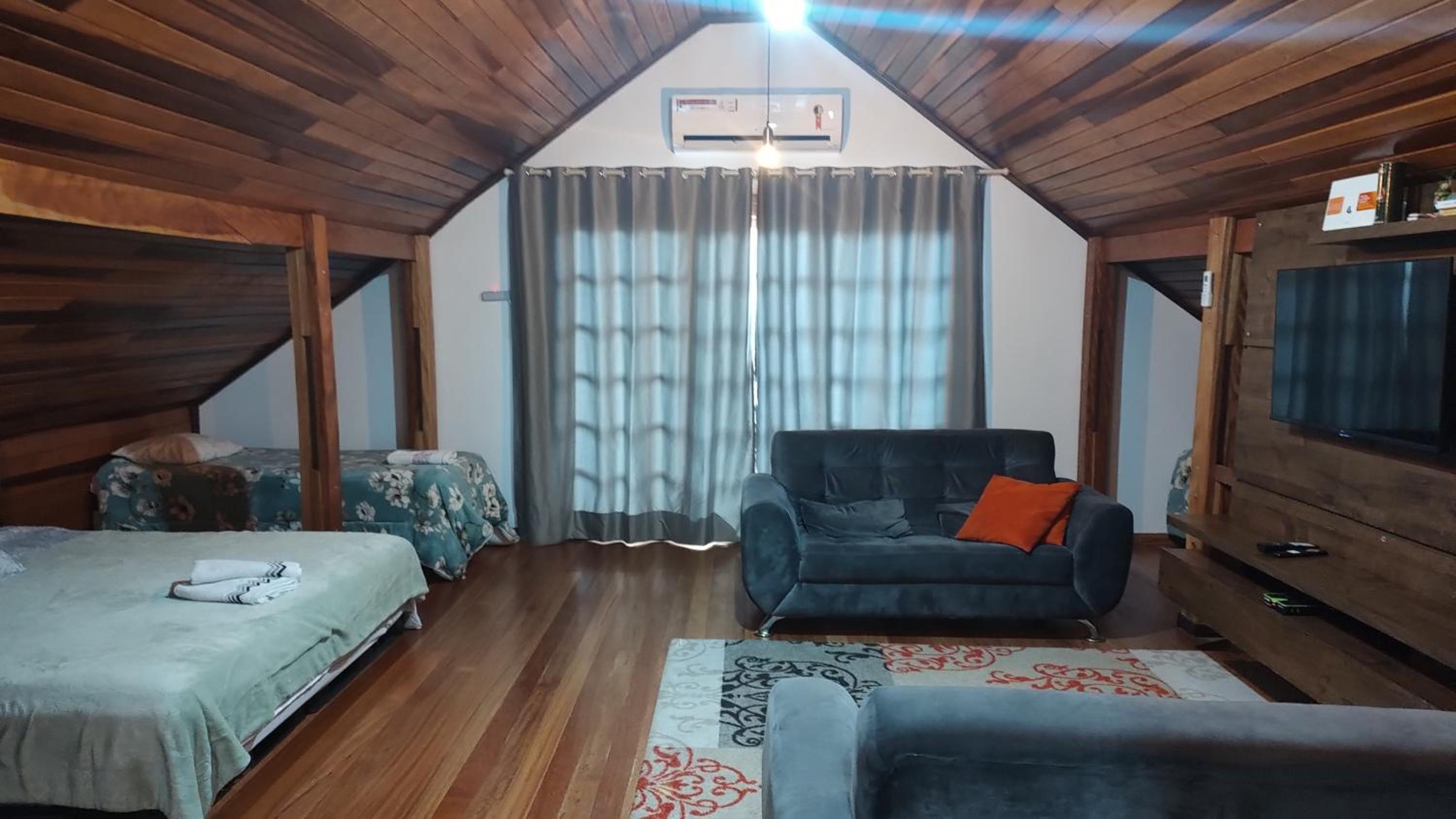 Quarto Chalé aconchegante em Casa da Família Anton próximo ao aeroporto view 3