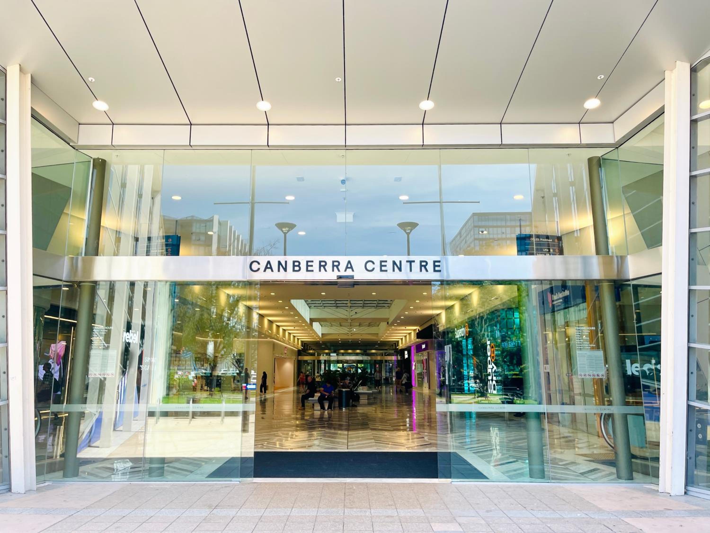 The Metropol 2BR Apt, In the heart of CBD 2b1b1c, Free parking, Wi-Fi