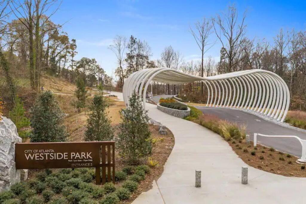 GROVE PARK- ‘Newly Renovated’ home- just mins from Midtown/Downtown Atlanta. view 2