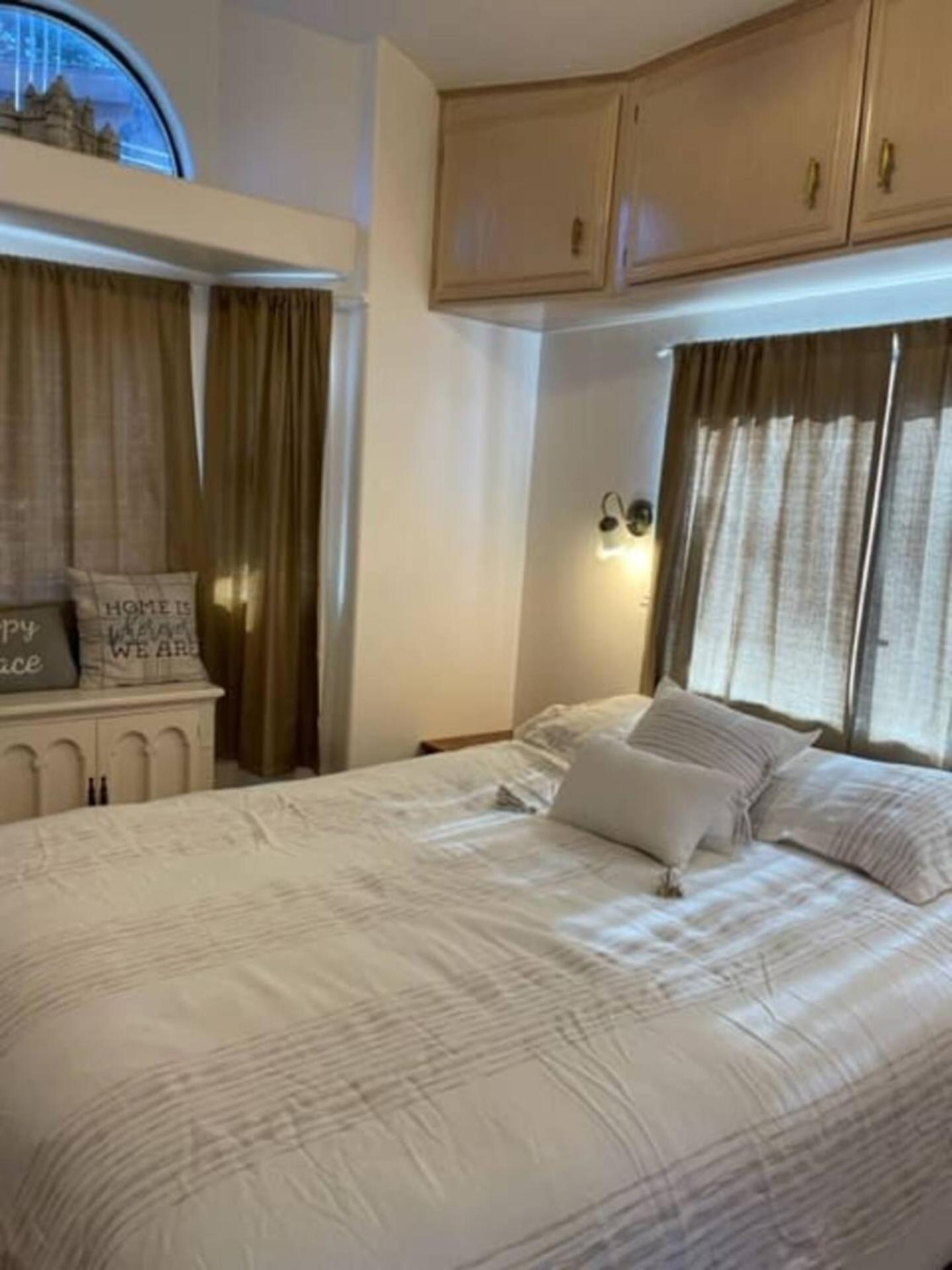 Sand Castle - Ocean Cabin 25 W Private Jacuzzi view 2