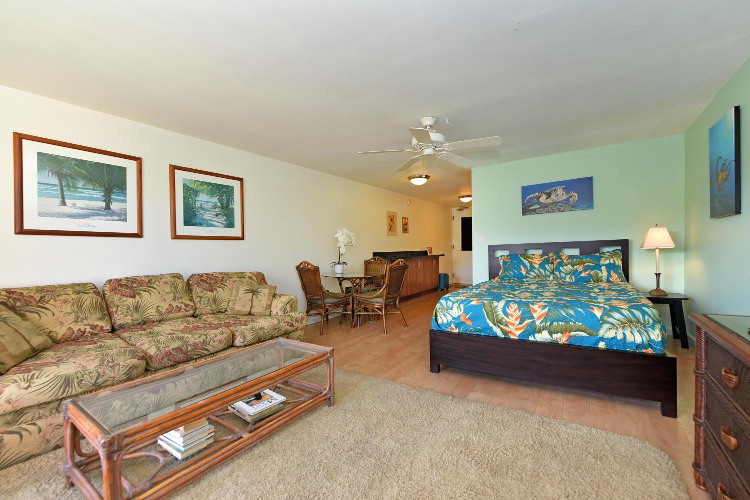 Kaleialoha 402 · KA 402 Spacious Studio Close to Ocean Heated Po view 2