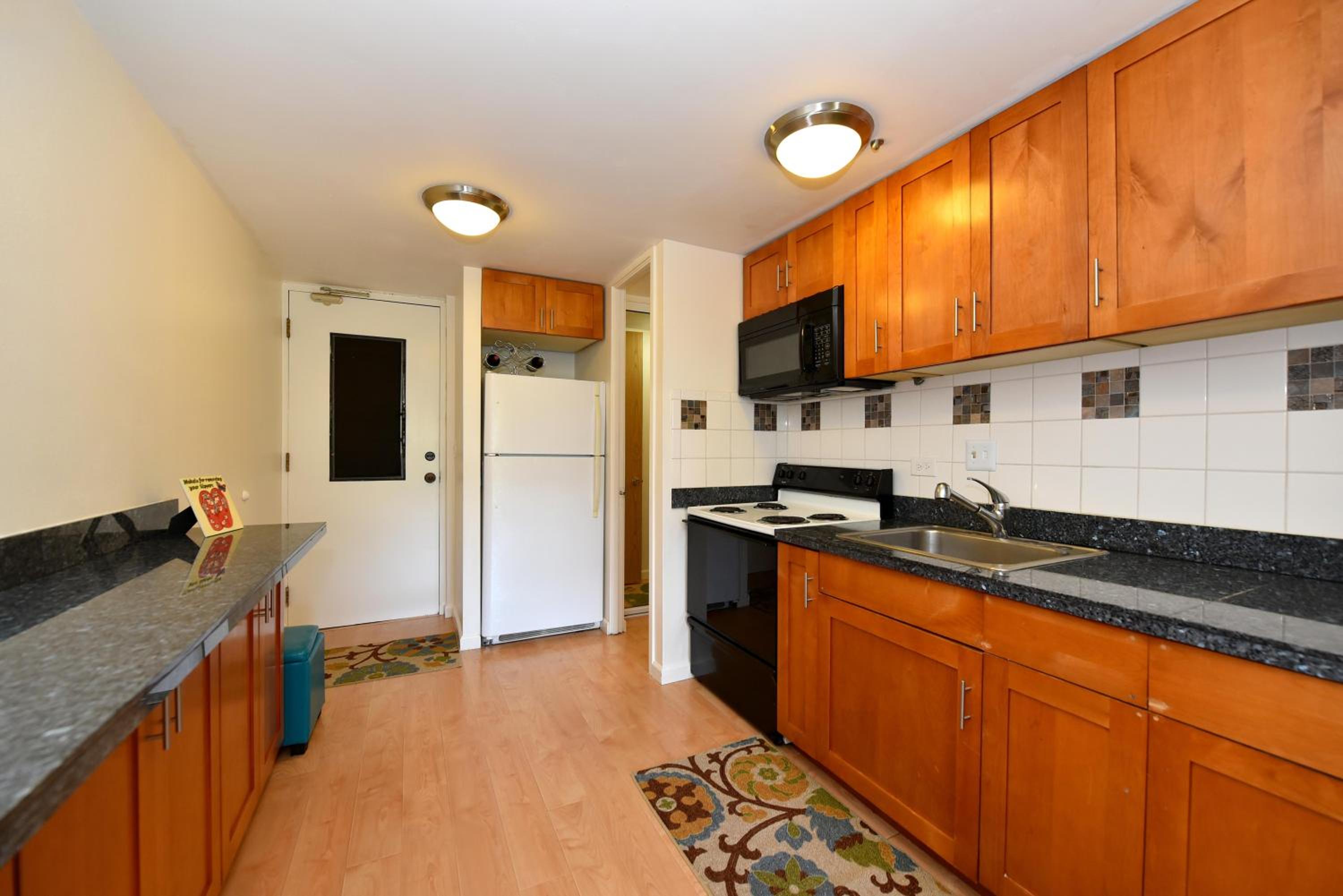 Kaleialoha 402 · KA 402 Spacious Studio Close to Ocean Heated Po view 4