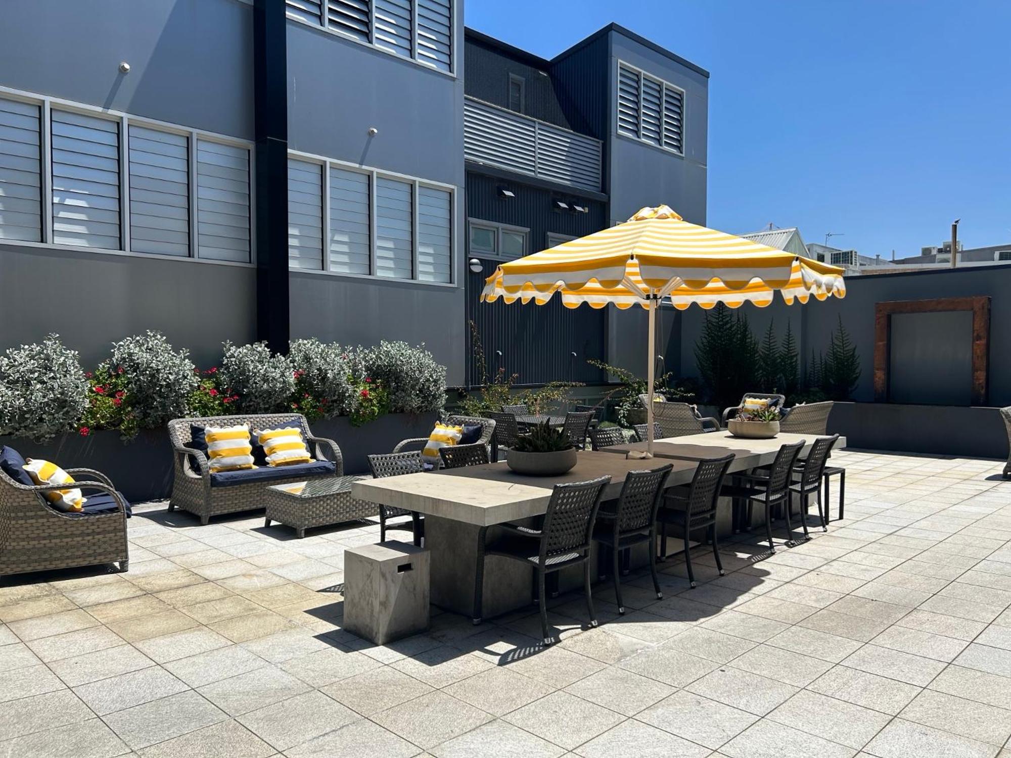 Hotel Crown on Darby Newcastle - Image 1