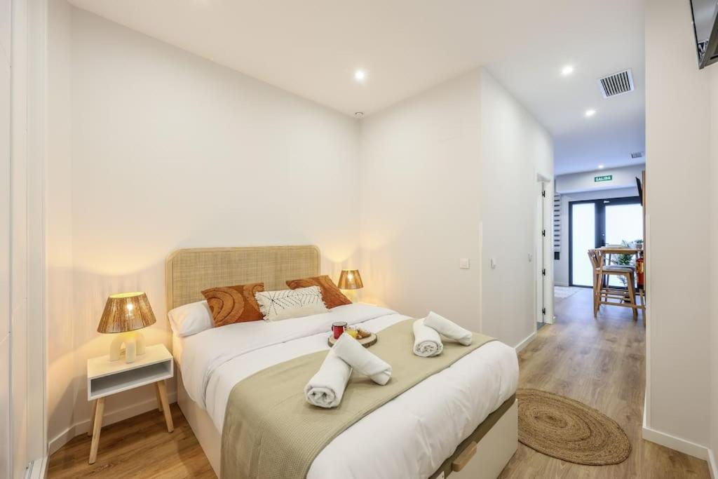 Luxe apartments Madrid Rio by RentitUP en Madrid — hotel room