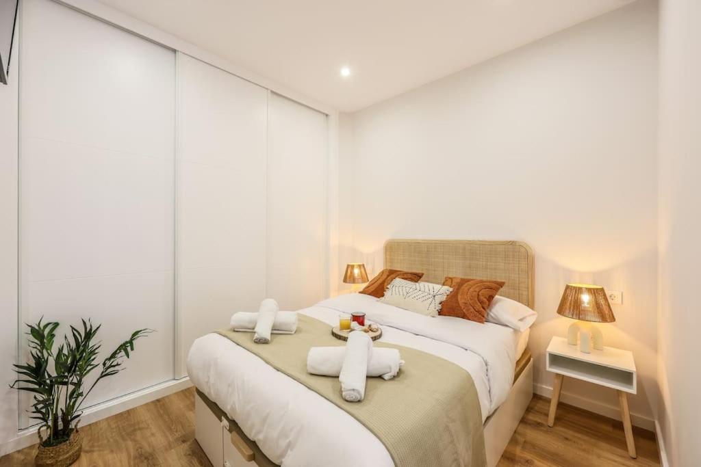 Luxe apartments Madrid Rio by RentitUP en Madrid — hotel room