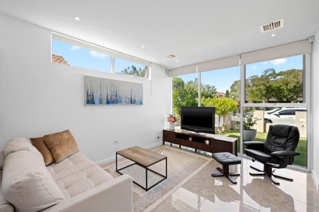 Renovated bright modern retreat