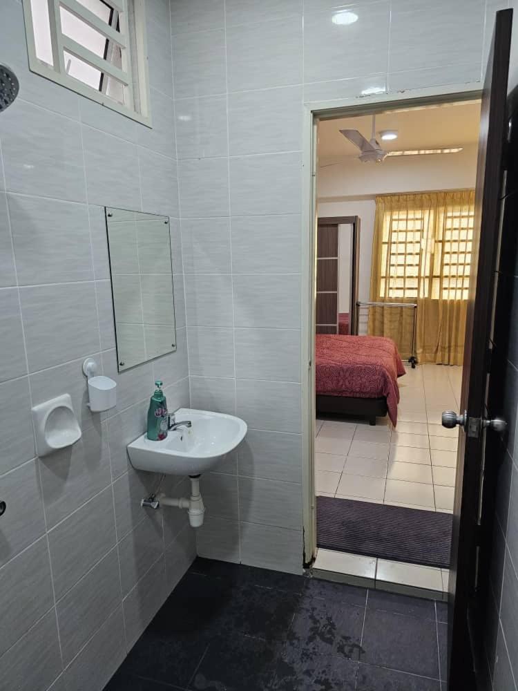 Seberang Jaya Family Pool Homestay Near Hospital 3 Bedroom Aircond 2 Bathroom & Family Room Aircond photo 5