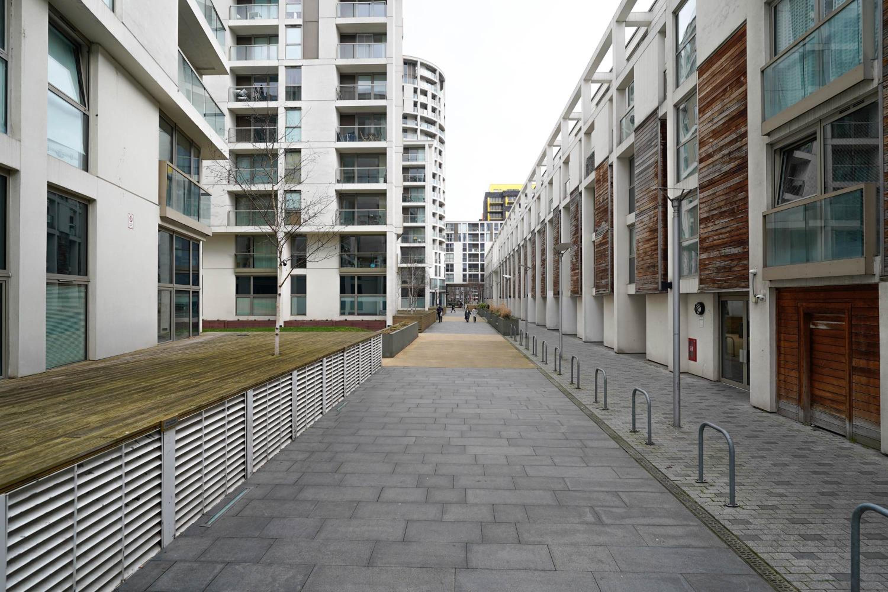 Beautiful 1 Bed Apartment with Living Room