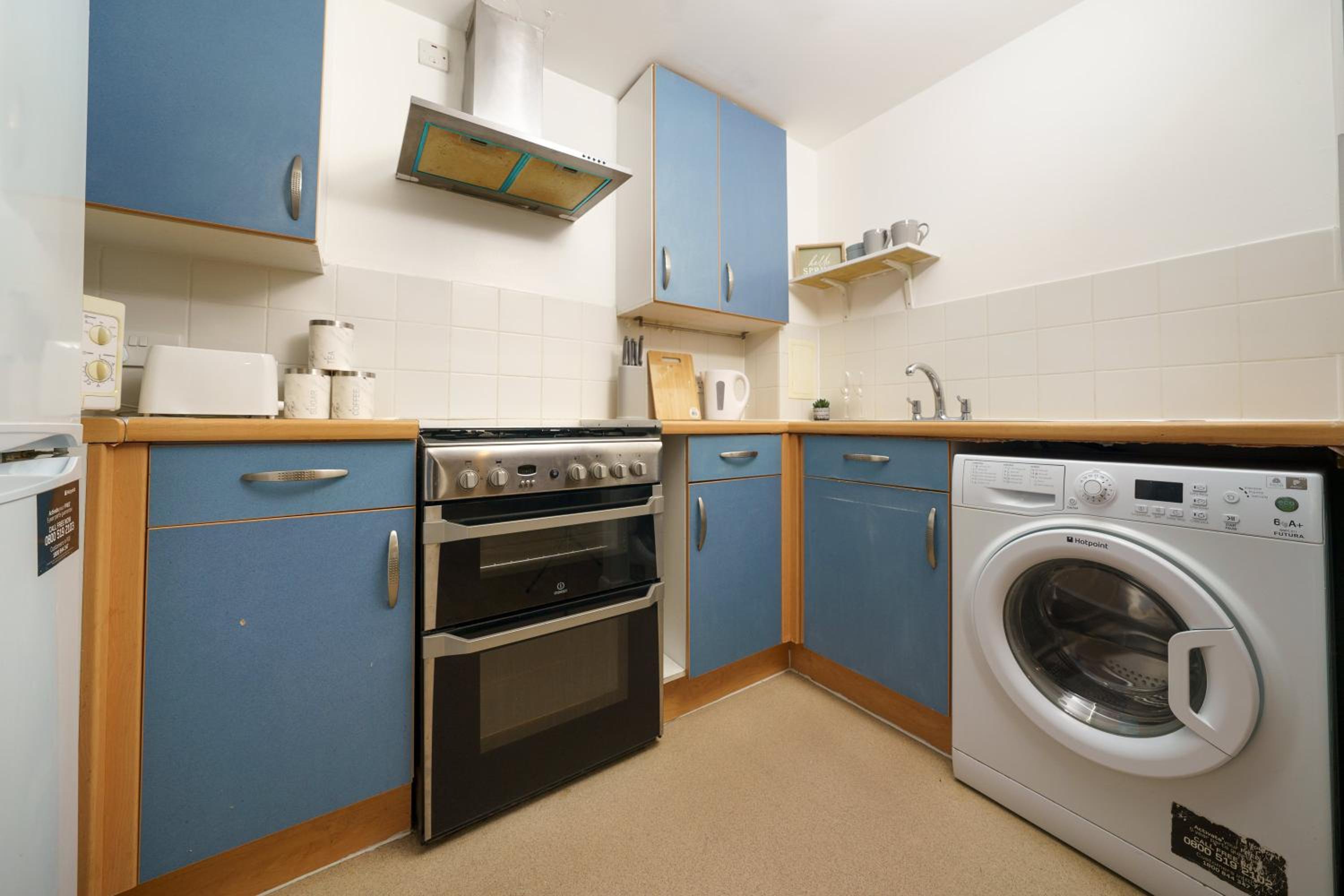 Beautiful 1 Bed Apartment with Living Room
