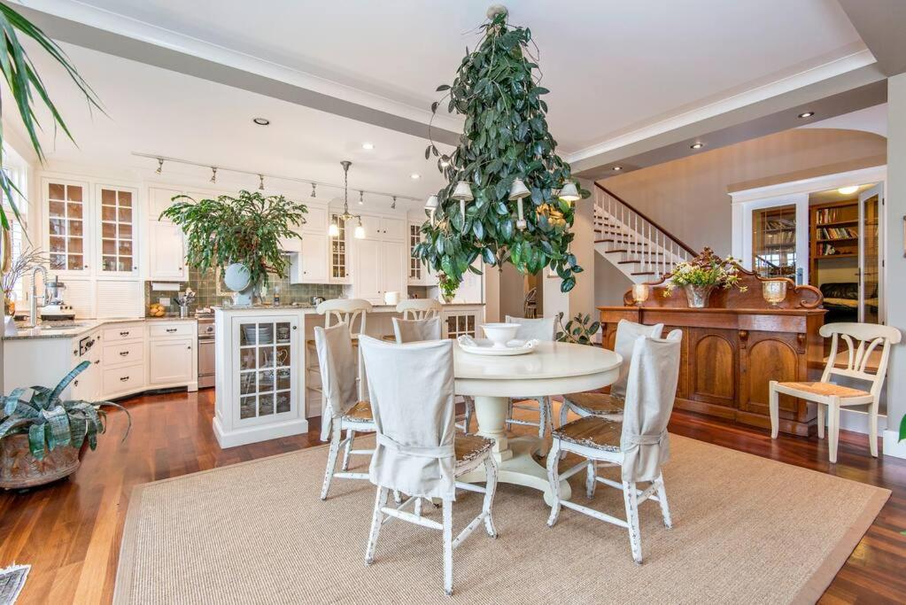 Arrive @ Deep Cove Waterfront Home