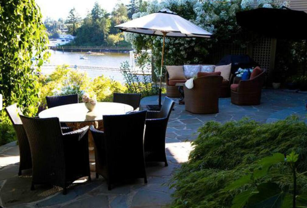 Arrive @ Deep Cove Waterfront Home