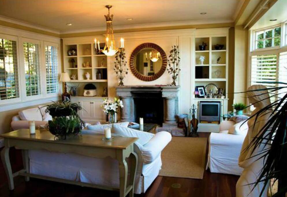 Arrive @ Deep Cove Waterfront Home
