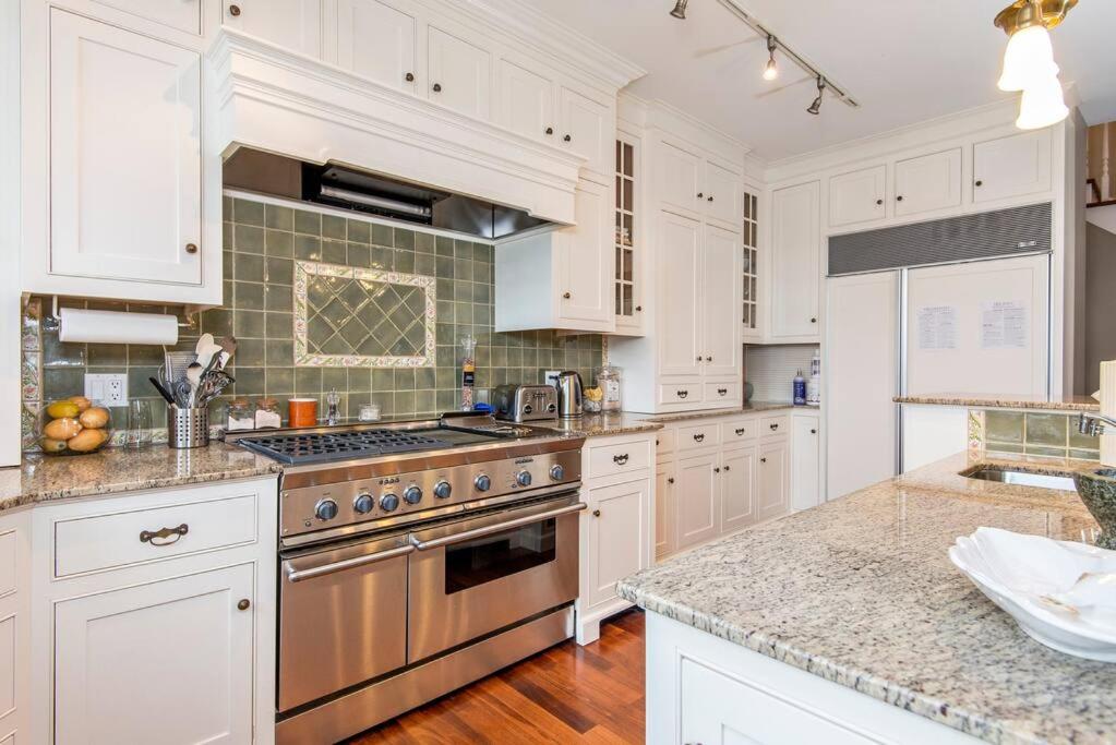 Arrive @ Deep Cove Waterfront Home