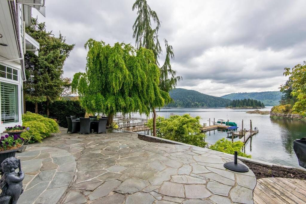 Arrive @ Deep Cove Waterfront Home