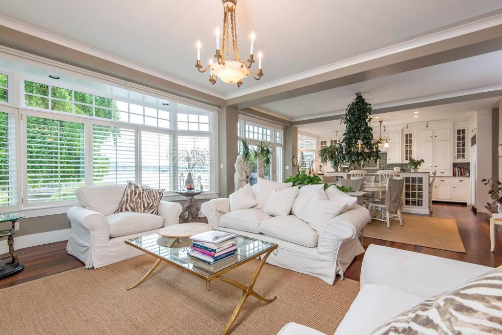 Arrive @ Deep Cove Waterfront Home