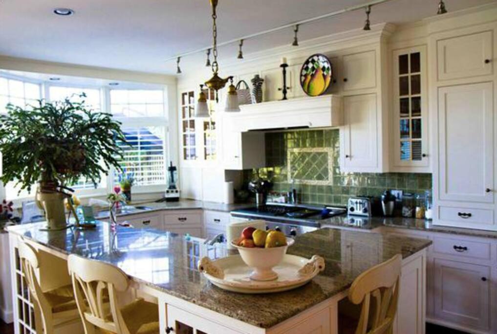 Arrive @ Deep Cove Waterfront Home