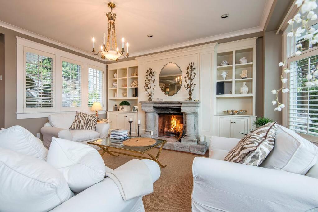 Arrive @ Deep Cove Waterfront Home