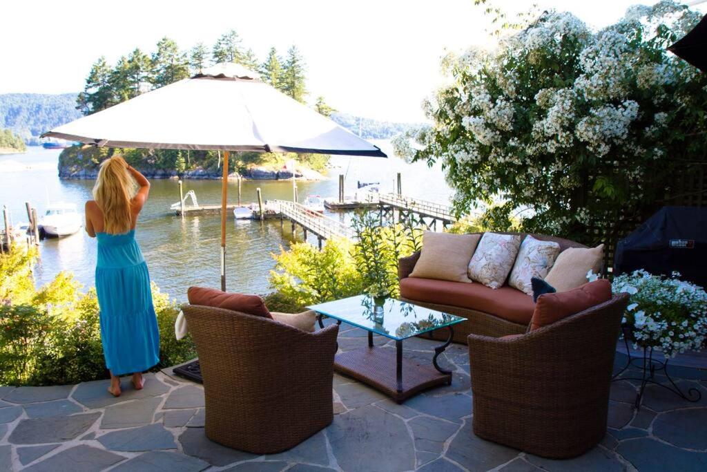 Arrive @ Deep Cove Waterfront Home