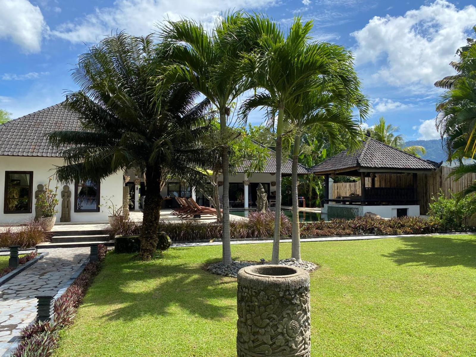 Beautiful Beach Villa Nujum with staff.