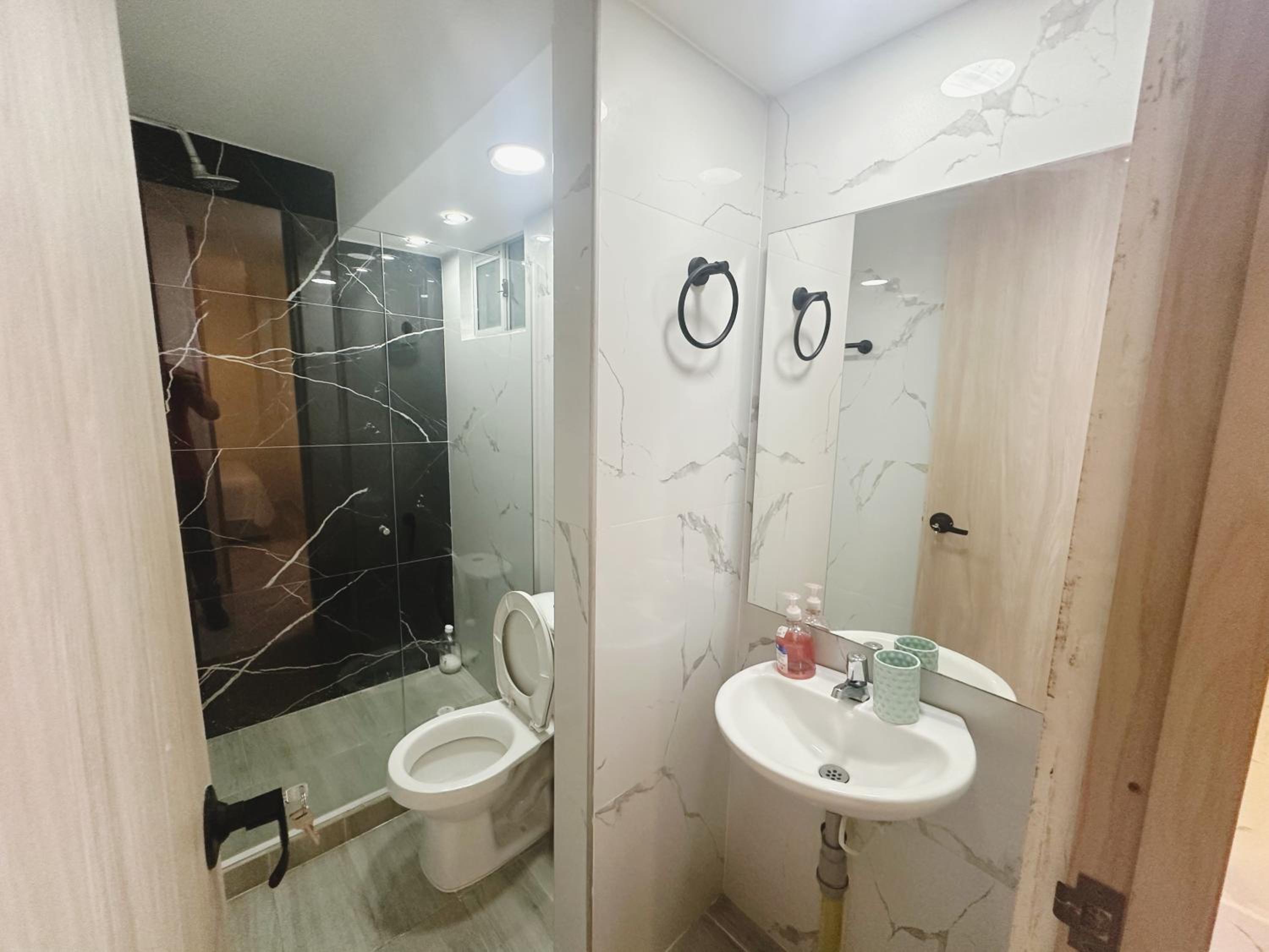 Moderno apto low cost 15 min CC buena vista 2 TV con parqueadero comunal