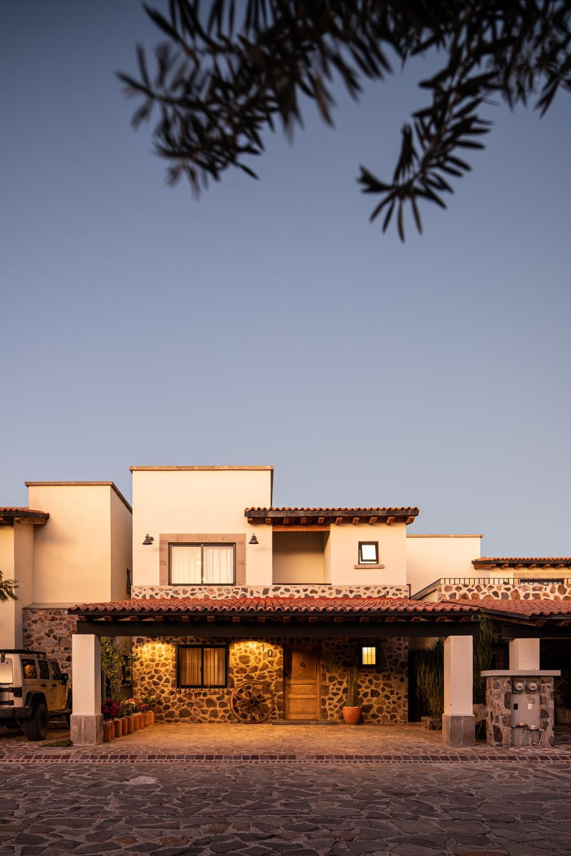 Hotel Private Pool, Elegant La Escondida 5br