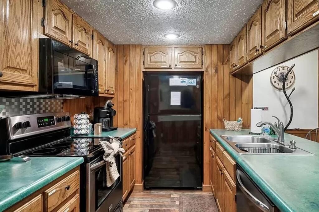 Cozy Cabin, Sleeps 8 - Close to Dollywood with Hot Tub, Arcade, Community Pool view 2