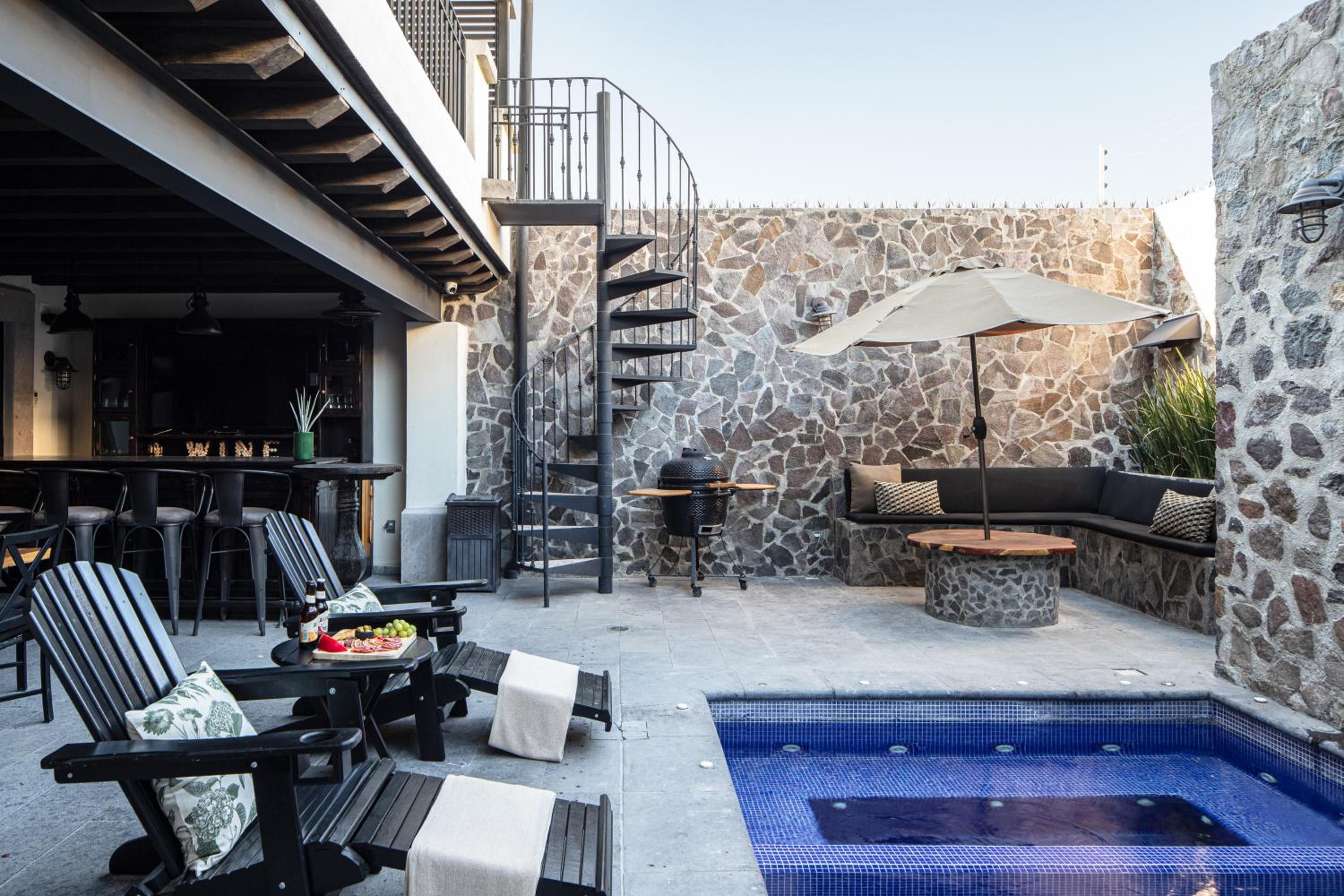 Private Jacuzzi & Pool, Elegant La Escondida 5BR view 5