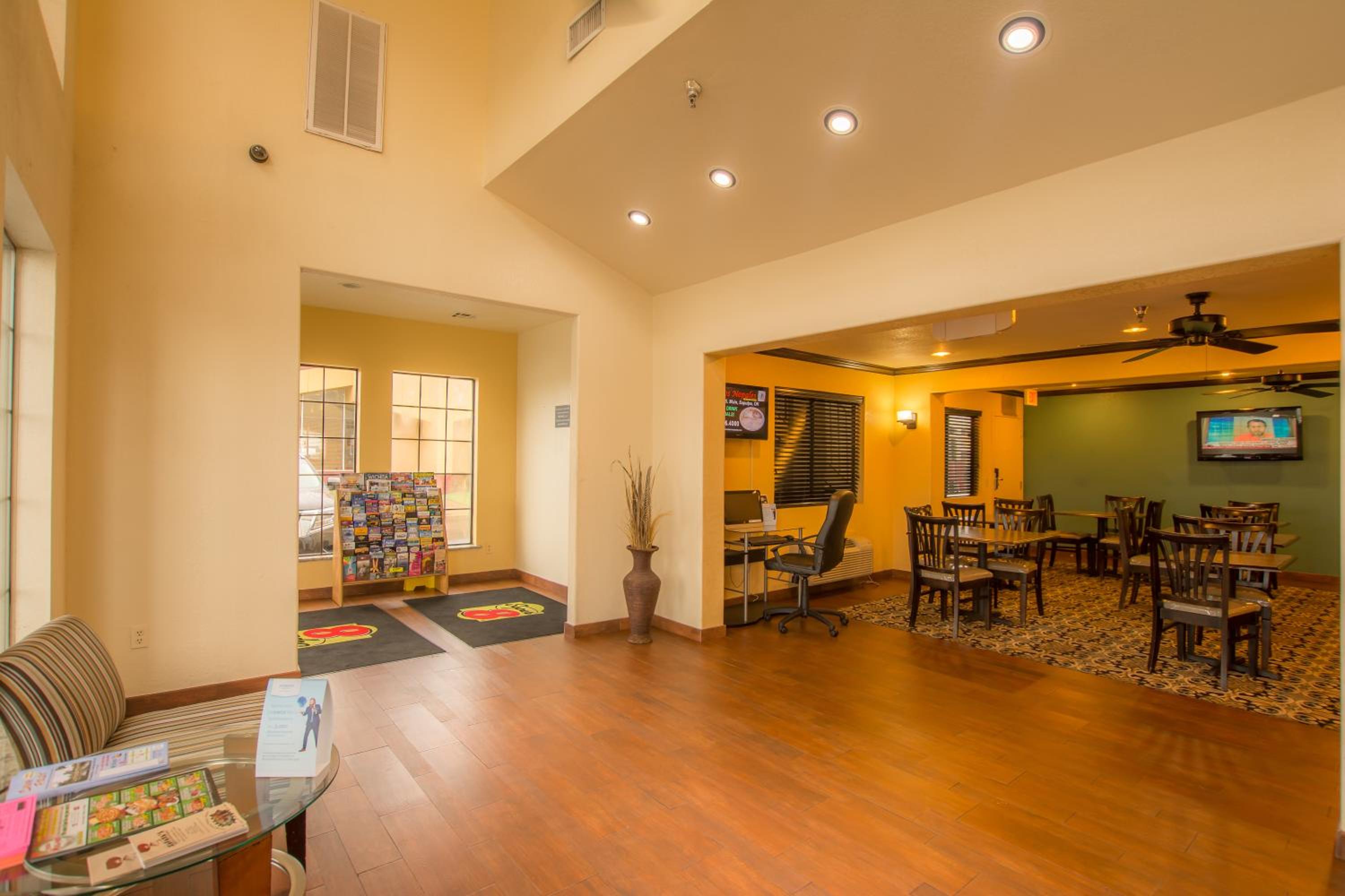 Super 8 by Wyndham Oklahoma Airport Fairgrounds West view 4