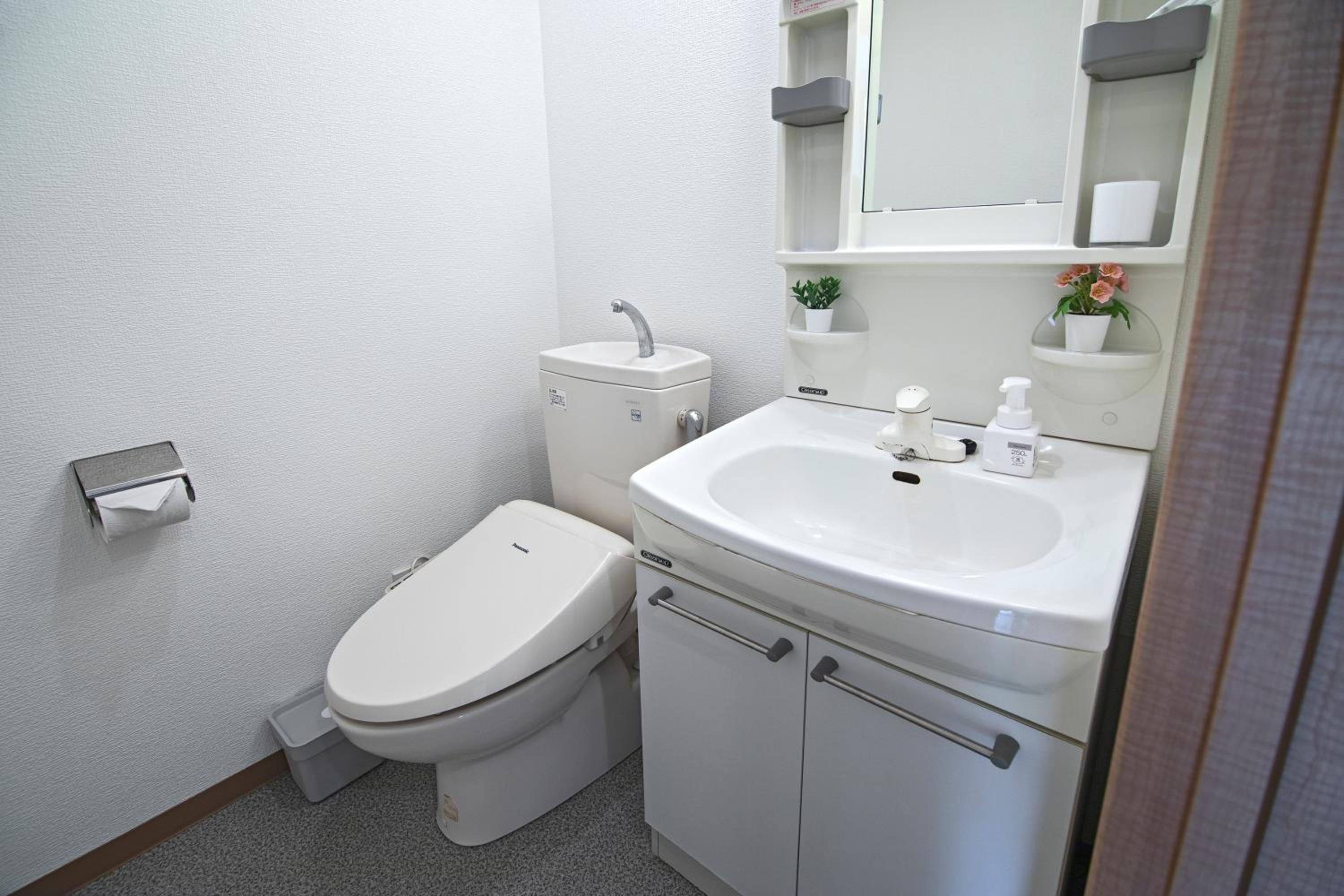 Namba Apartment 3 min walk from Imamiya or Daikokucho station