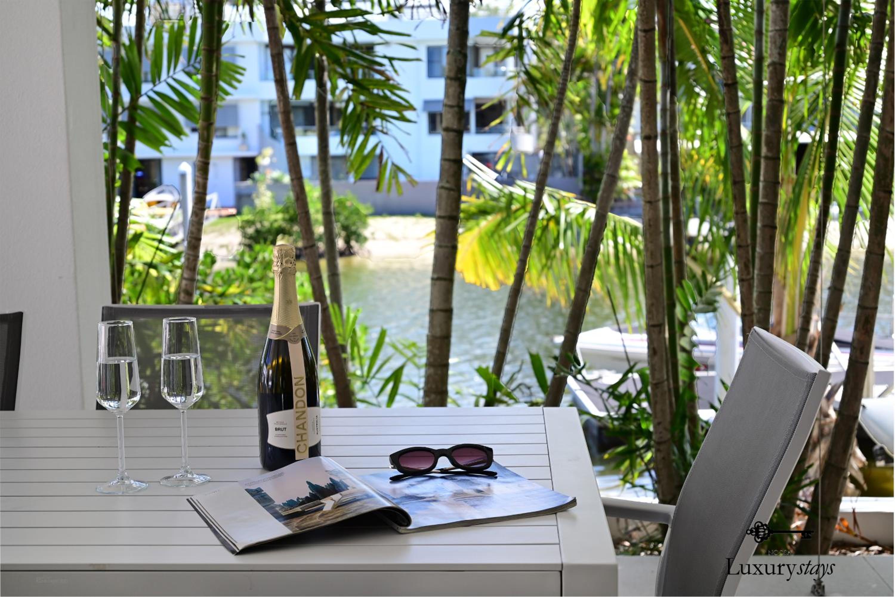 24 Cooran Court - Private Sandy Beach and Pontoon