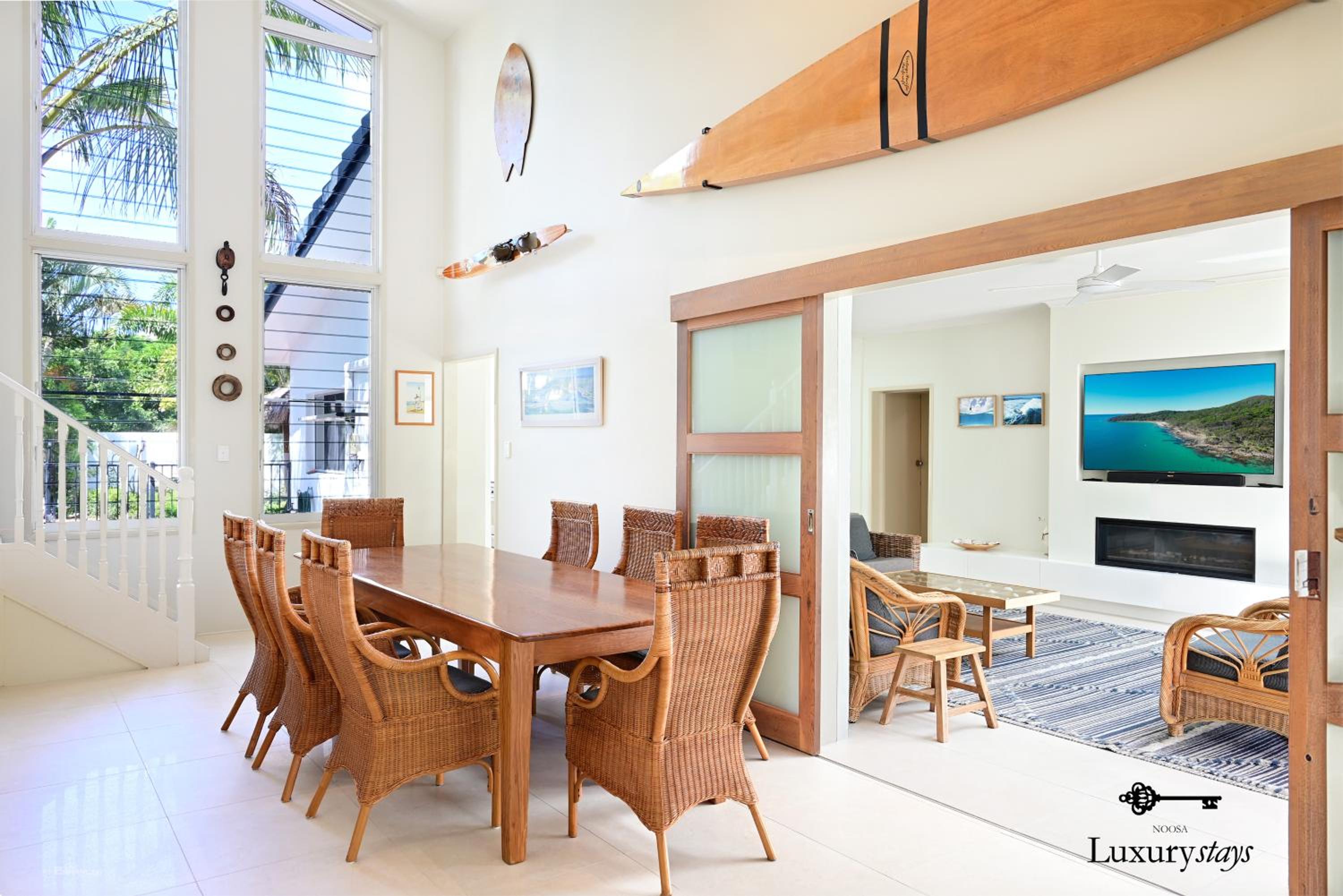 24 Cooran Court - Private Sandy Beach and Pontoon