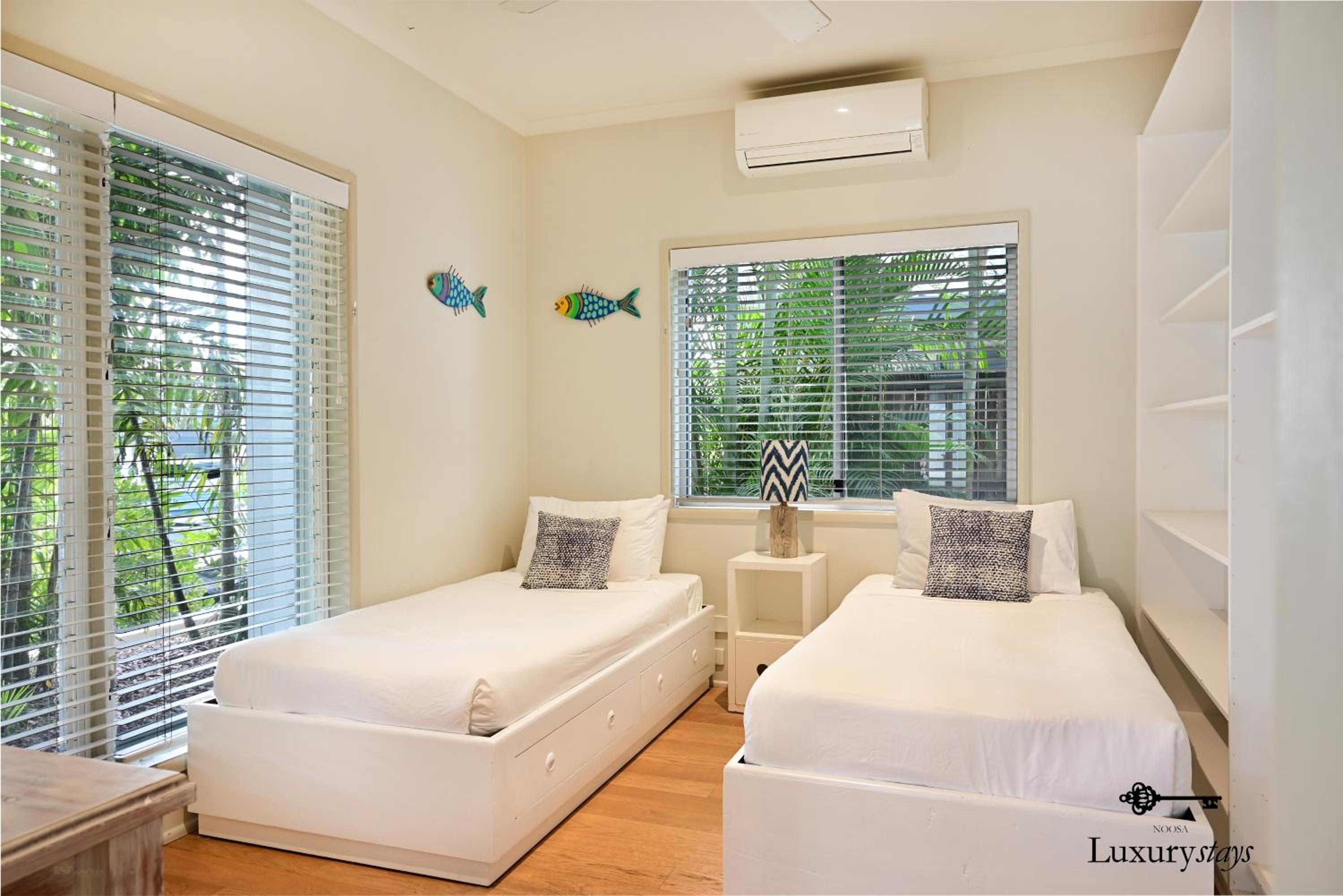 24 Cooran Court - Private Sandy Beach and Pontoon
