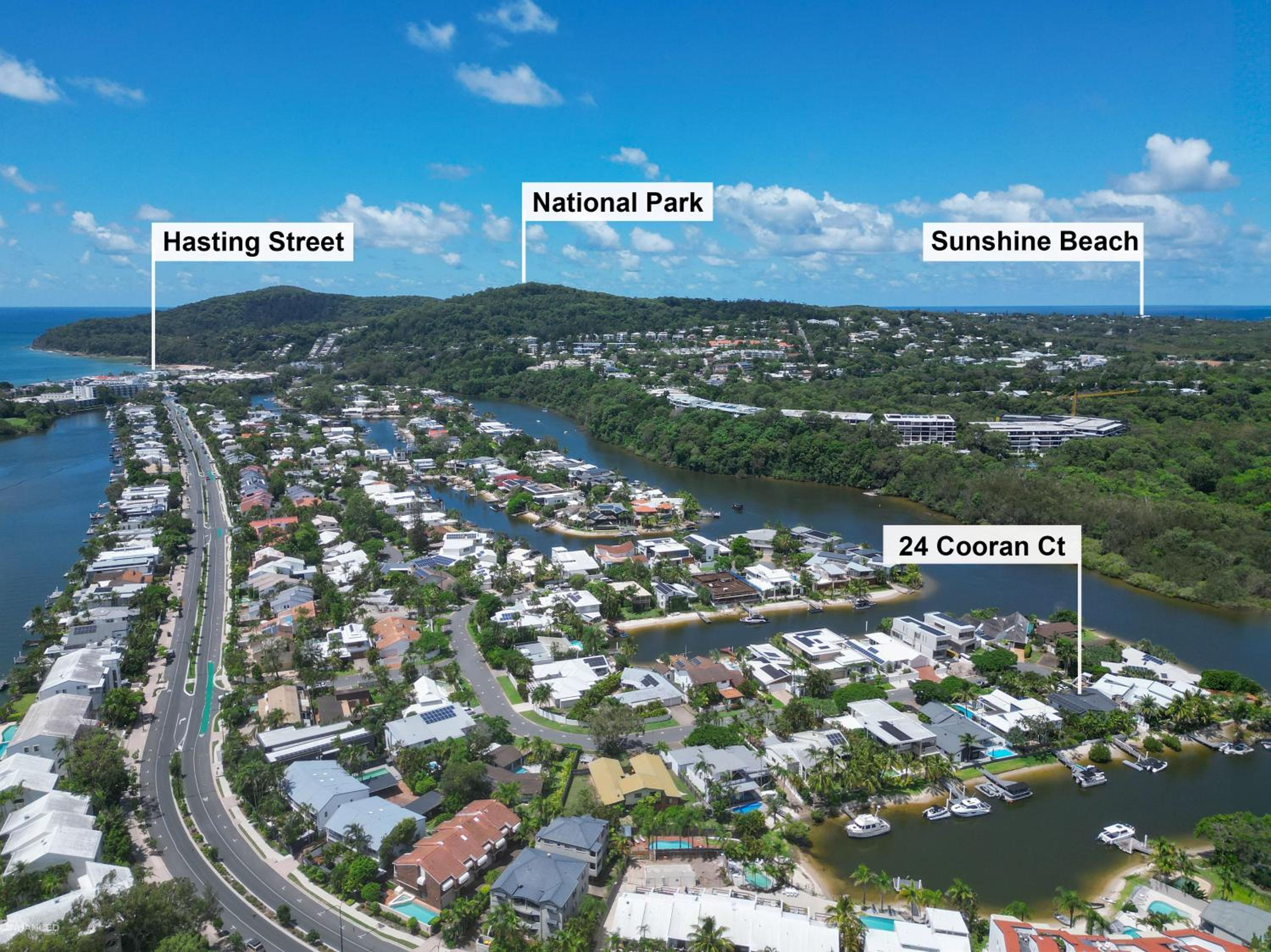 24 Cooran Court - Private Sandy Beach and Pontoon