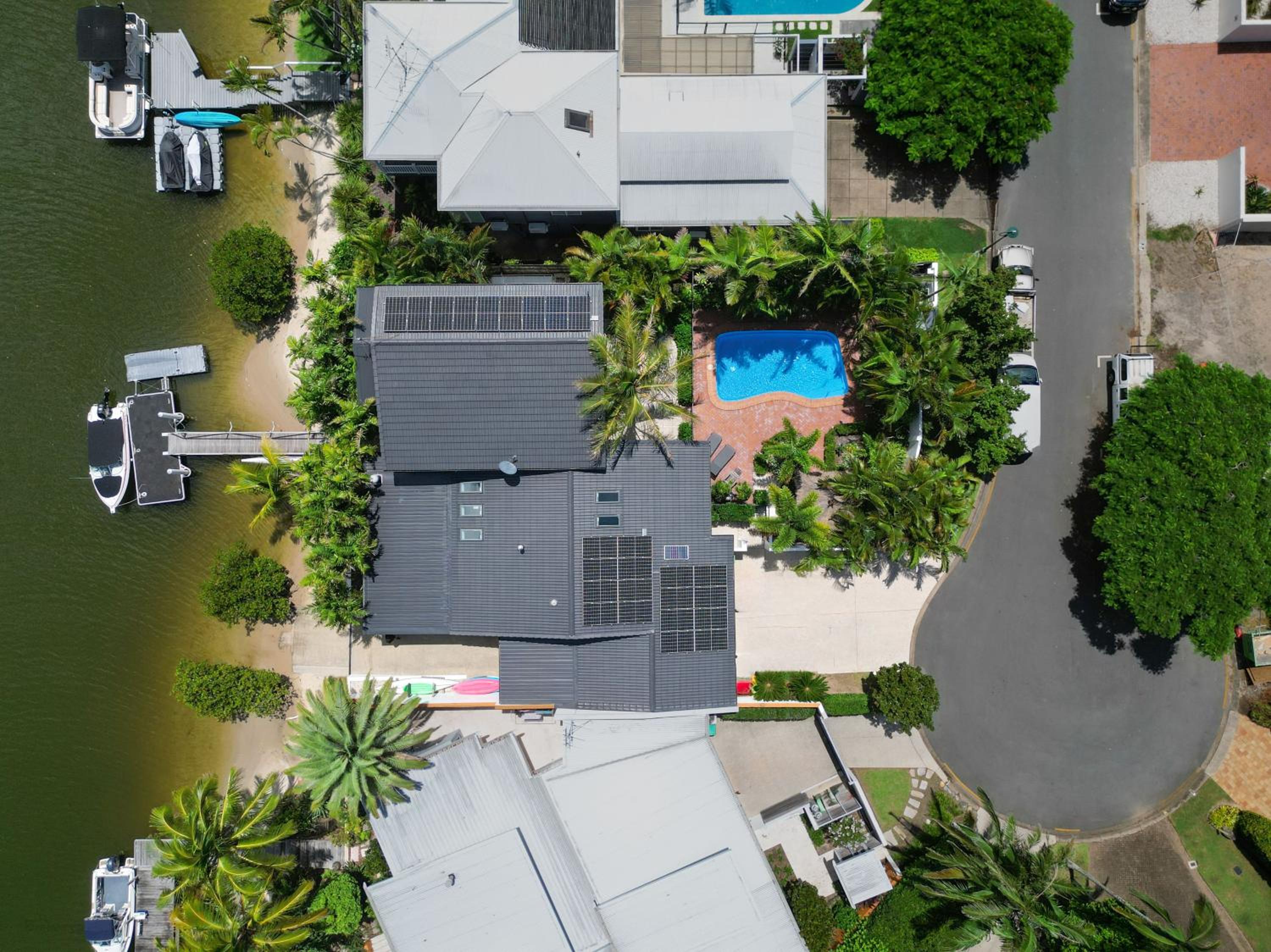 24 Cooran Court - Private Sandy Beach and Pontoon