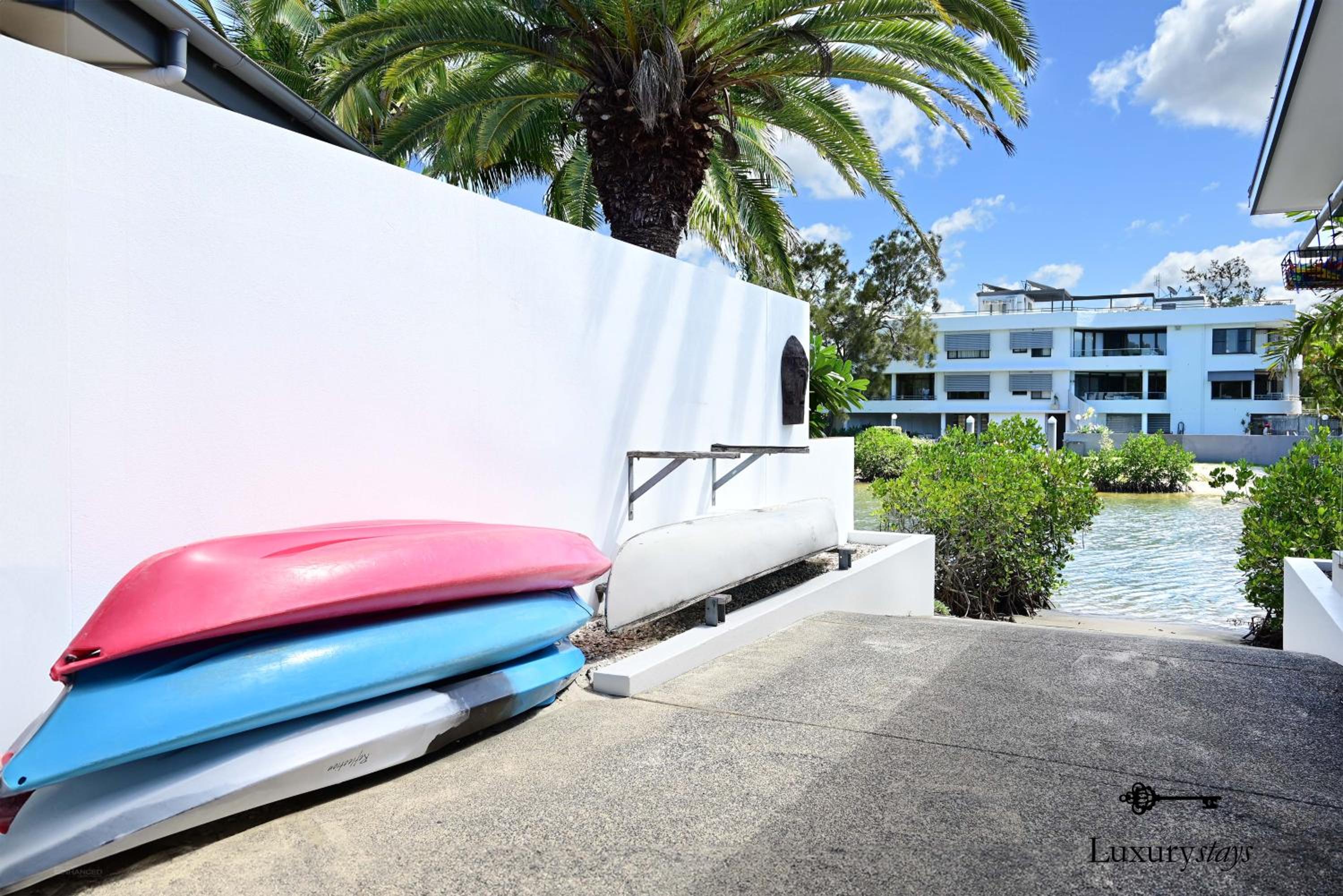 24 Cooran Court - Private Sandy Beach and Pontoon