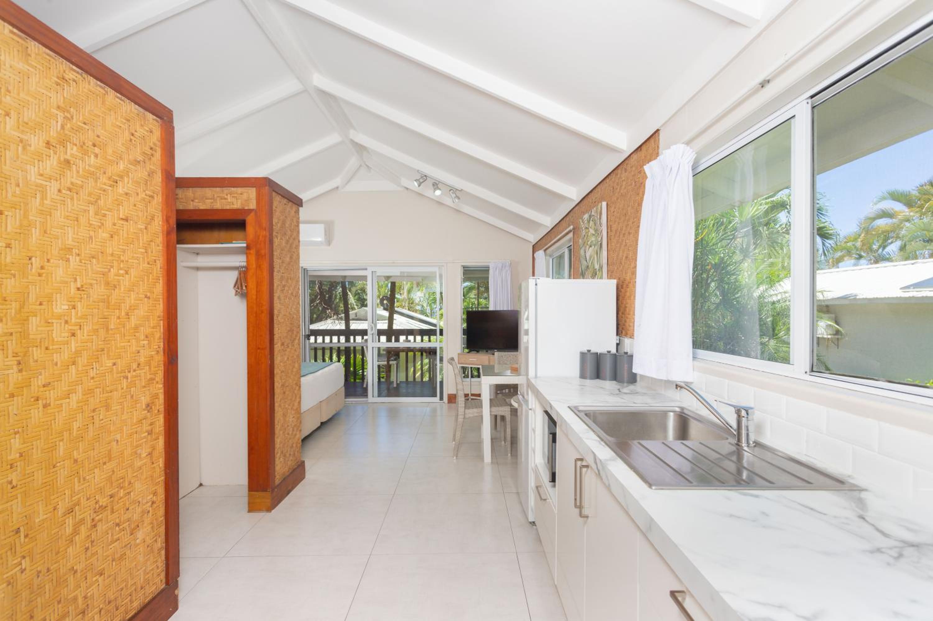 Muri Lagoon View Bungalows - Hillside Bungalow