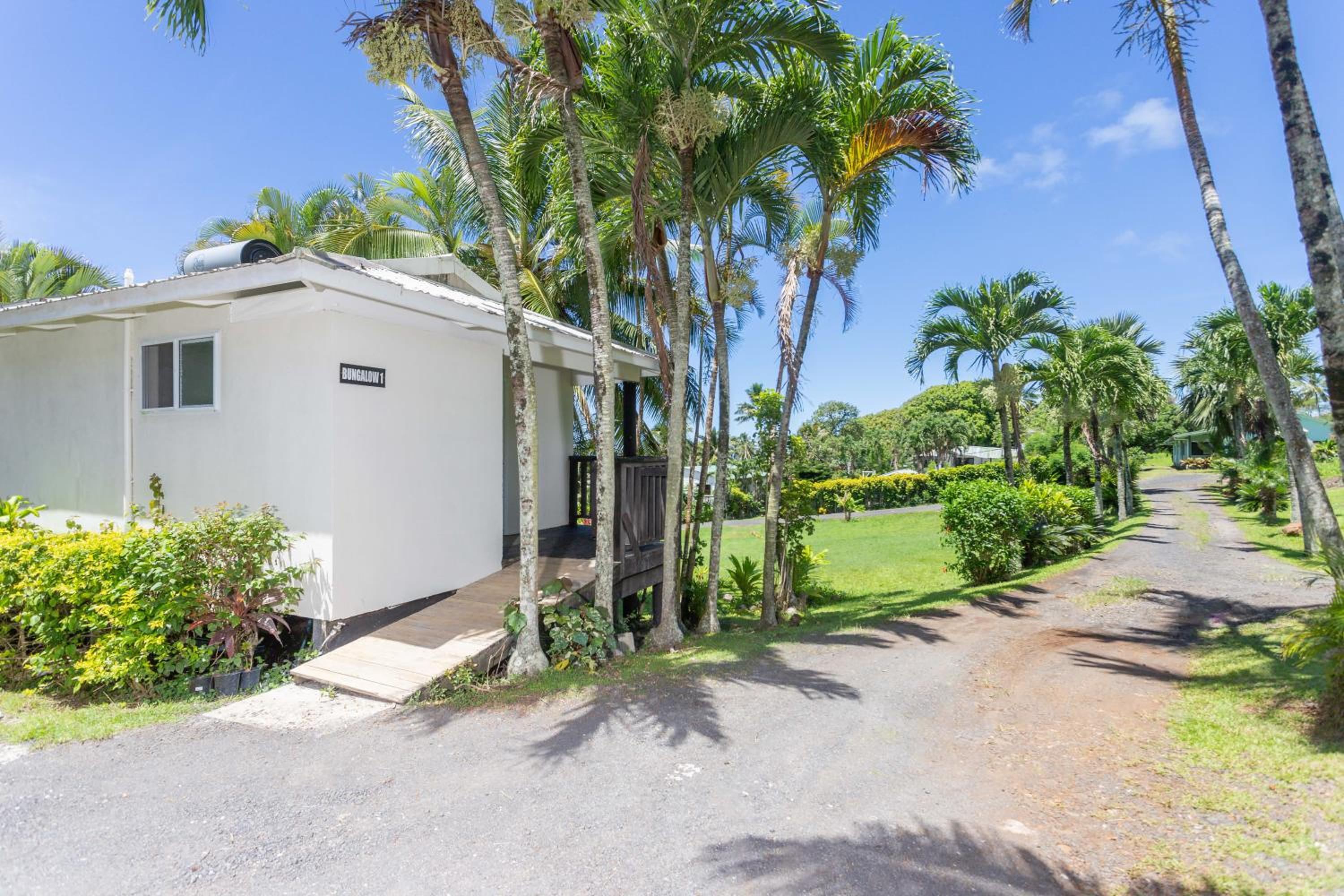 Muri Lagoon View Bungalows - Hillside Bungalow