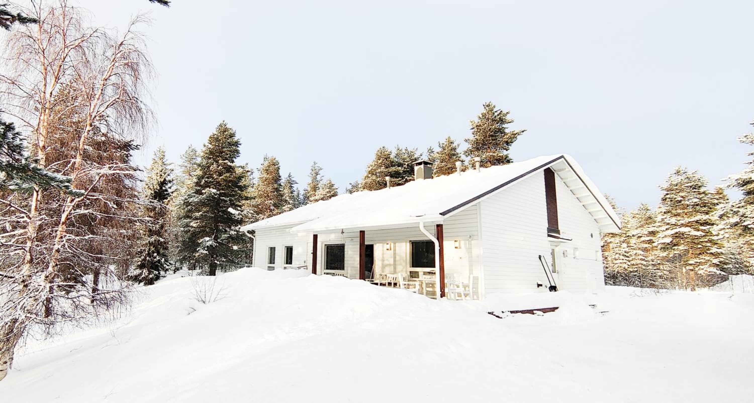 Hotel Nordic Villa with private sledding hill - Image 1