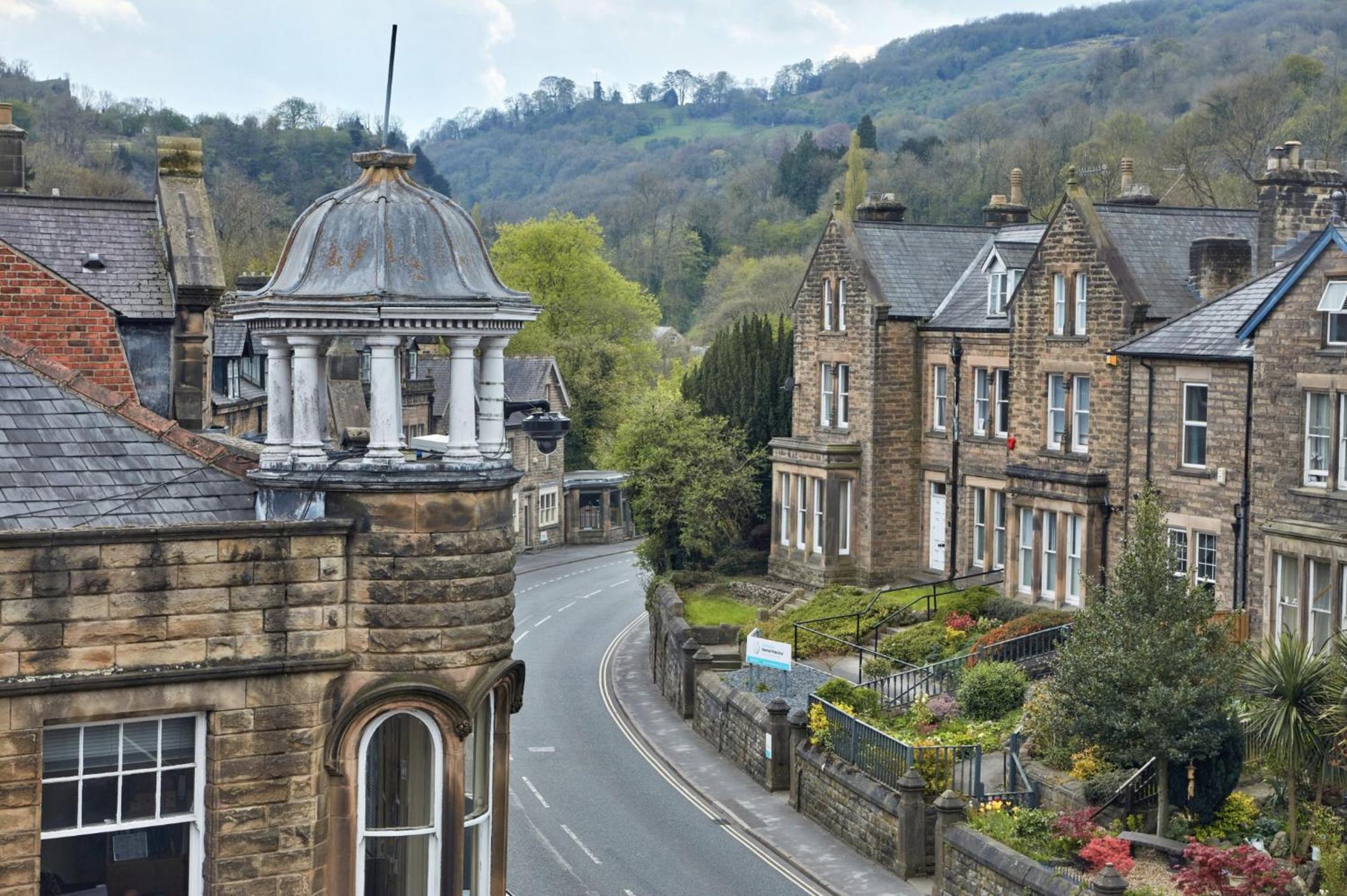Top floor 1BR apartment central Matlock