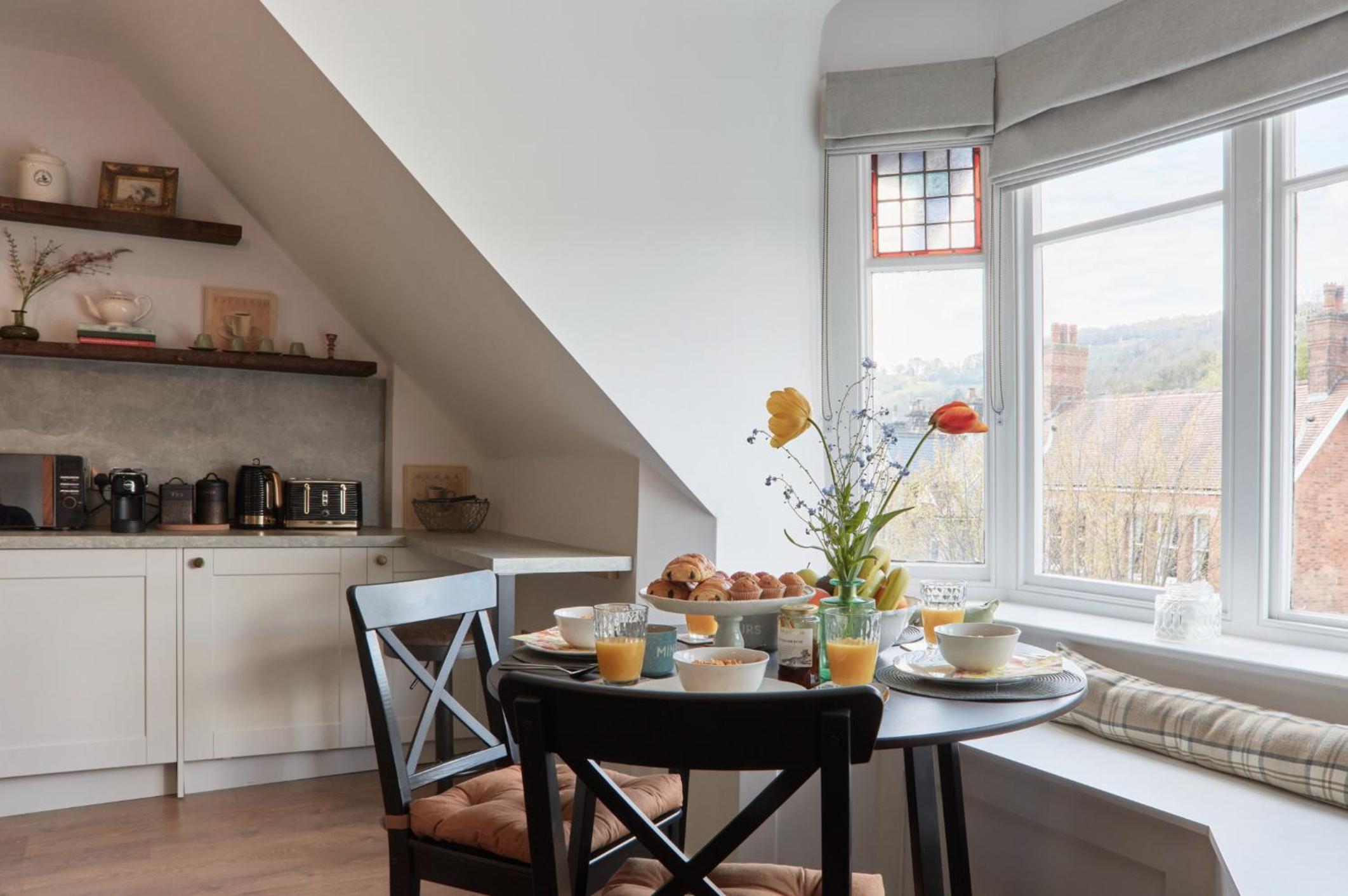 Top floor 1BR apartment central Matlock