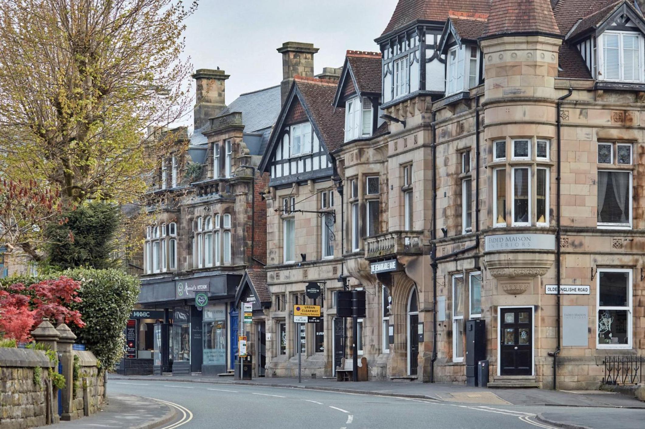 Top floor 1BR apartment central Matlock