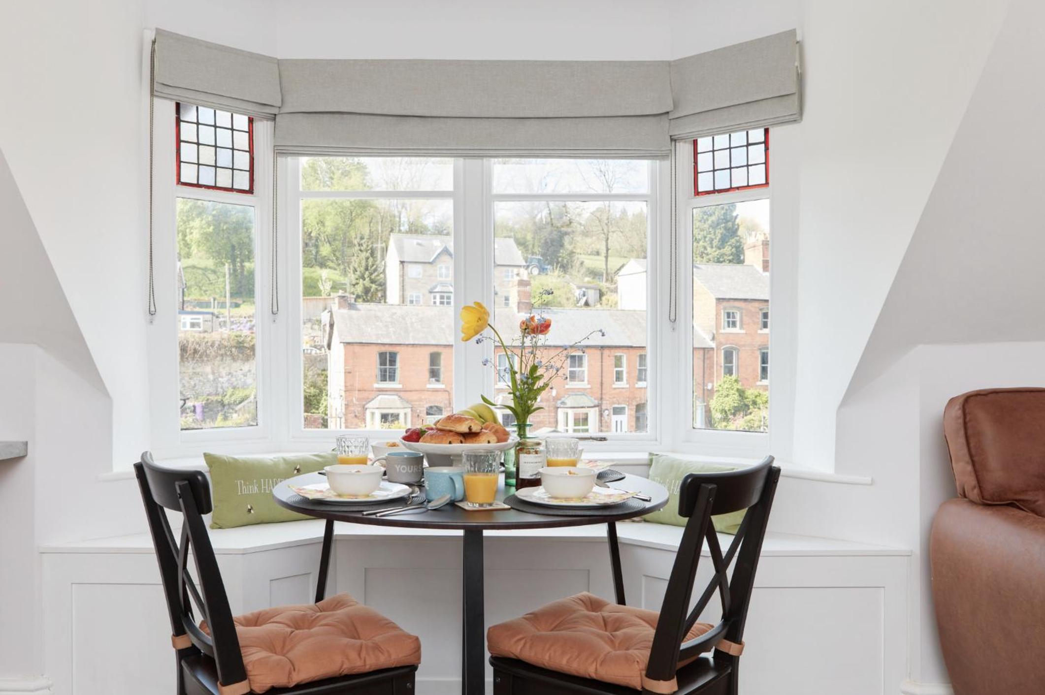 Top floor 1BR apartment central Matlock
