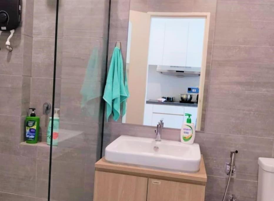 Borneo Modern Couple Suite Riverine Kuching photo 4