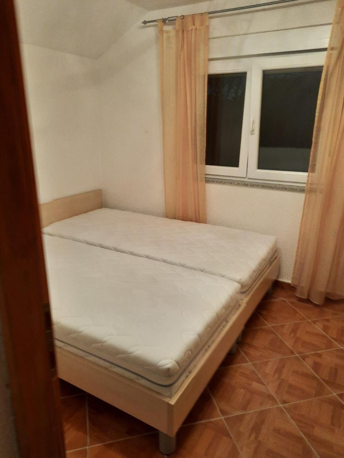 Apartmani I+J Miletic view 3