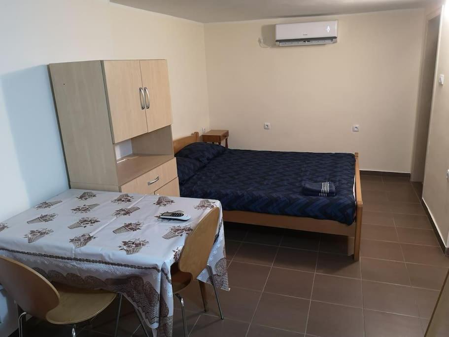 Cozy apartment for short term rent. view 3