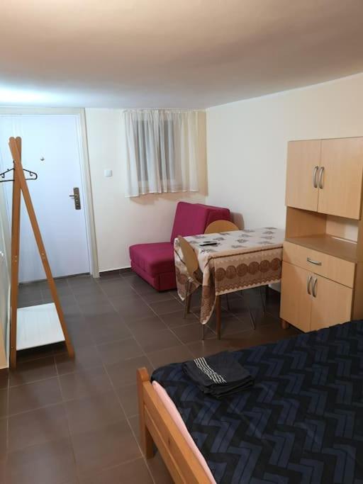 Cozy apartment for short term rent. view 4